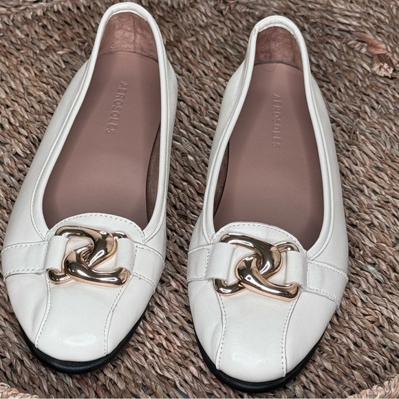 AEROSOLES Shoes - Aerosoles NWOT Bristol Ballet Flats buttery soft cream genuine leather SZ8.5